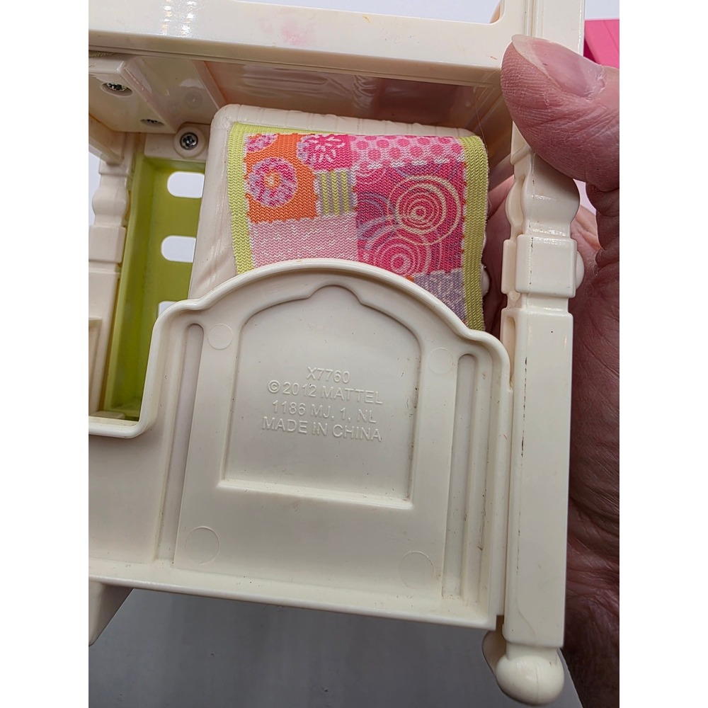 Fisher-Price Loving Family Dollhouse Set Bunk Beds Vanity Picnic Table Girl - Picture 8 of 9